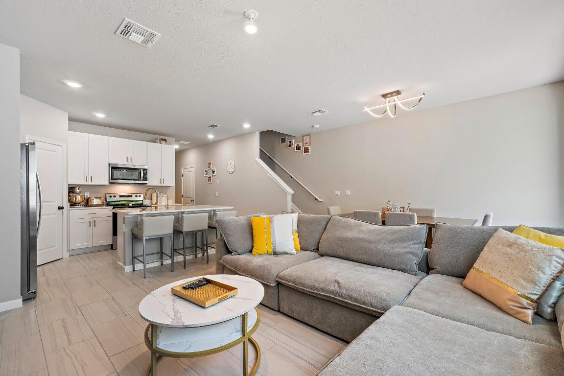 ENCLAVE AT MANGONIA PARK - Residential