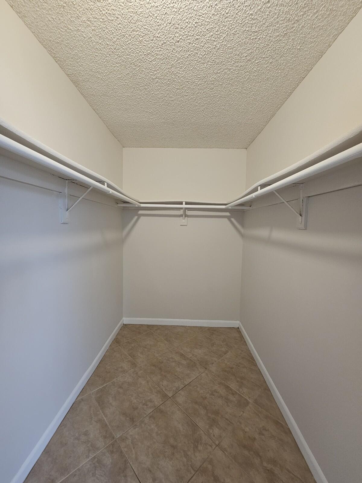 PRESIDENTIAL GOLFVIEW CONDO - Residential Lease