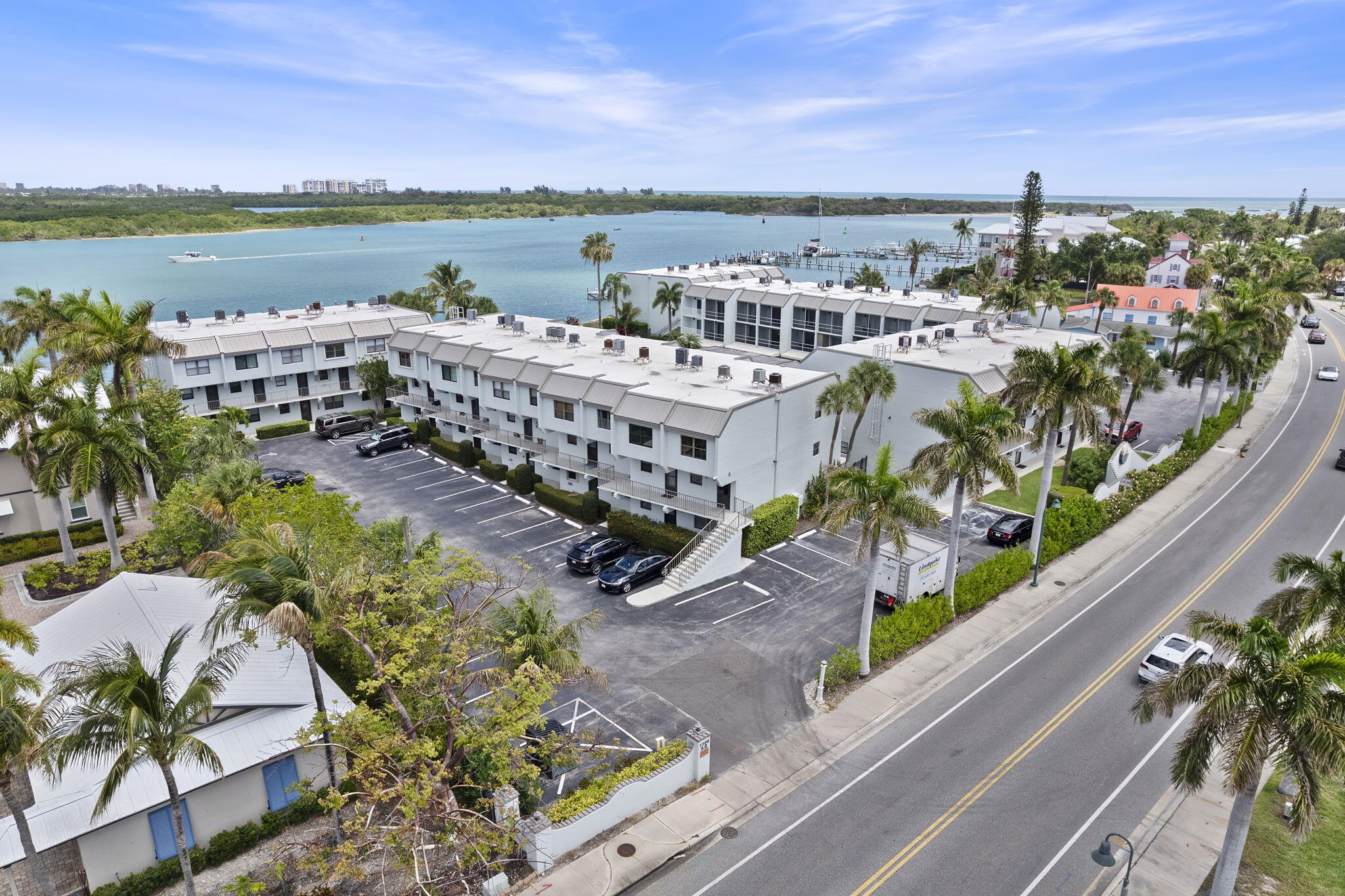 LA ENTRADA DEL MAR CONDOMINIUM - Residential