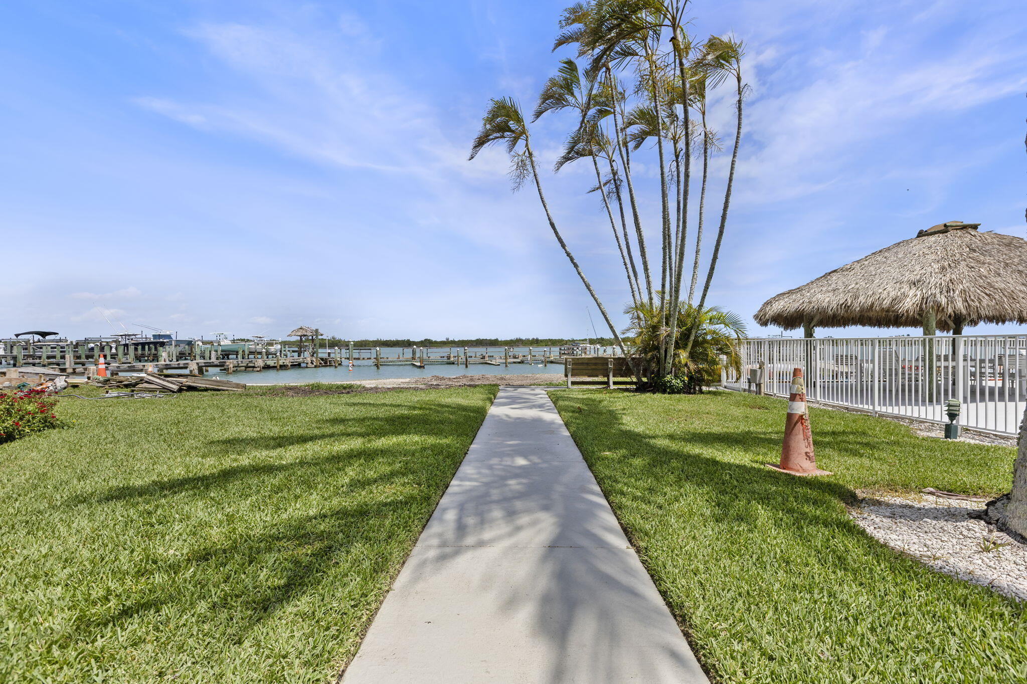 LA ENTRADA DEL MAR CONDOMINIUM - Residential