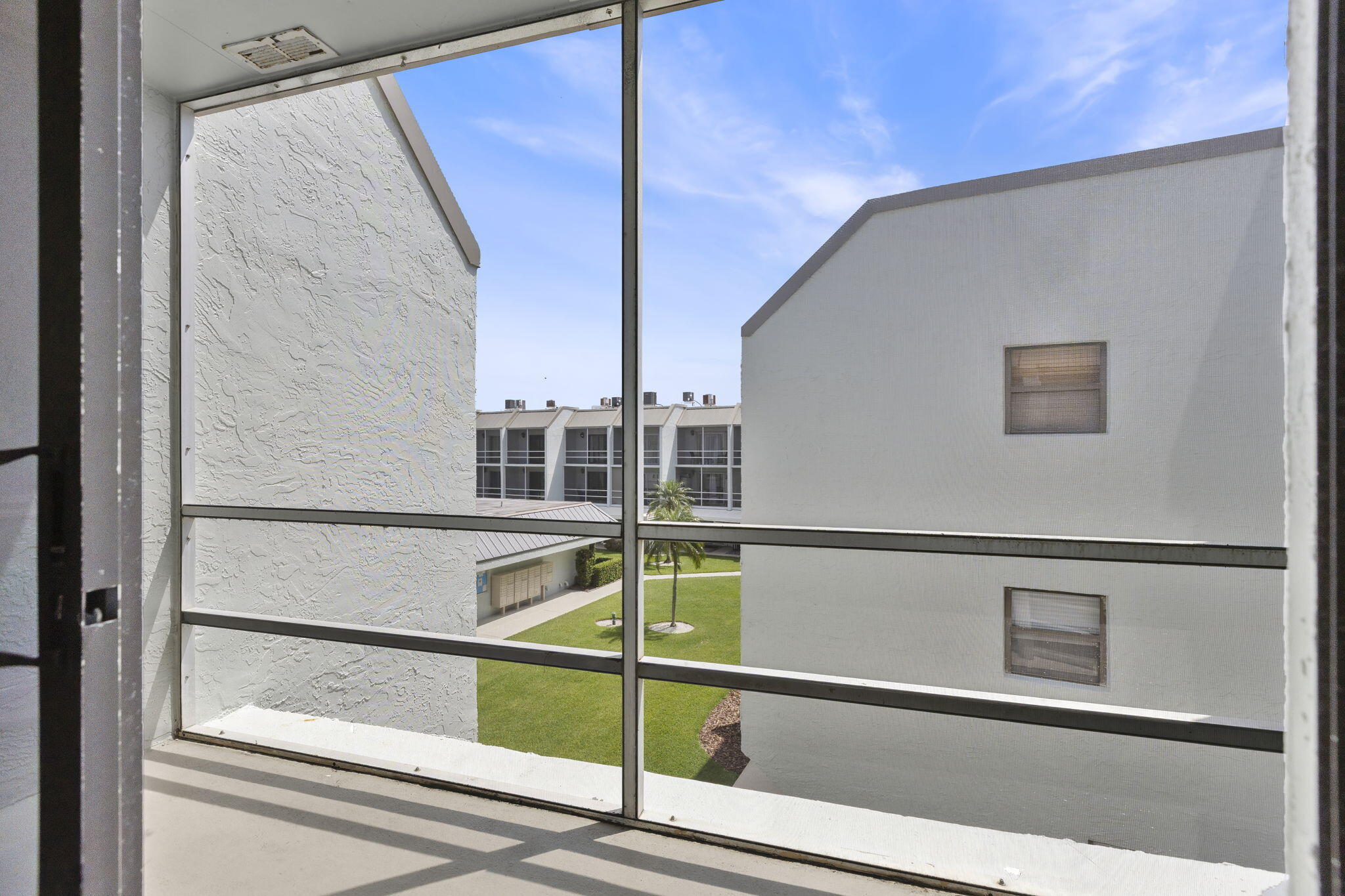 LA ENTRADA DEL MAR CONDOMINIUM - Residential