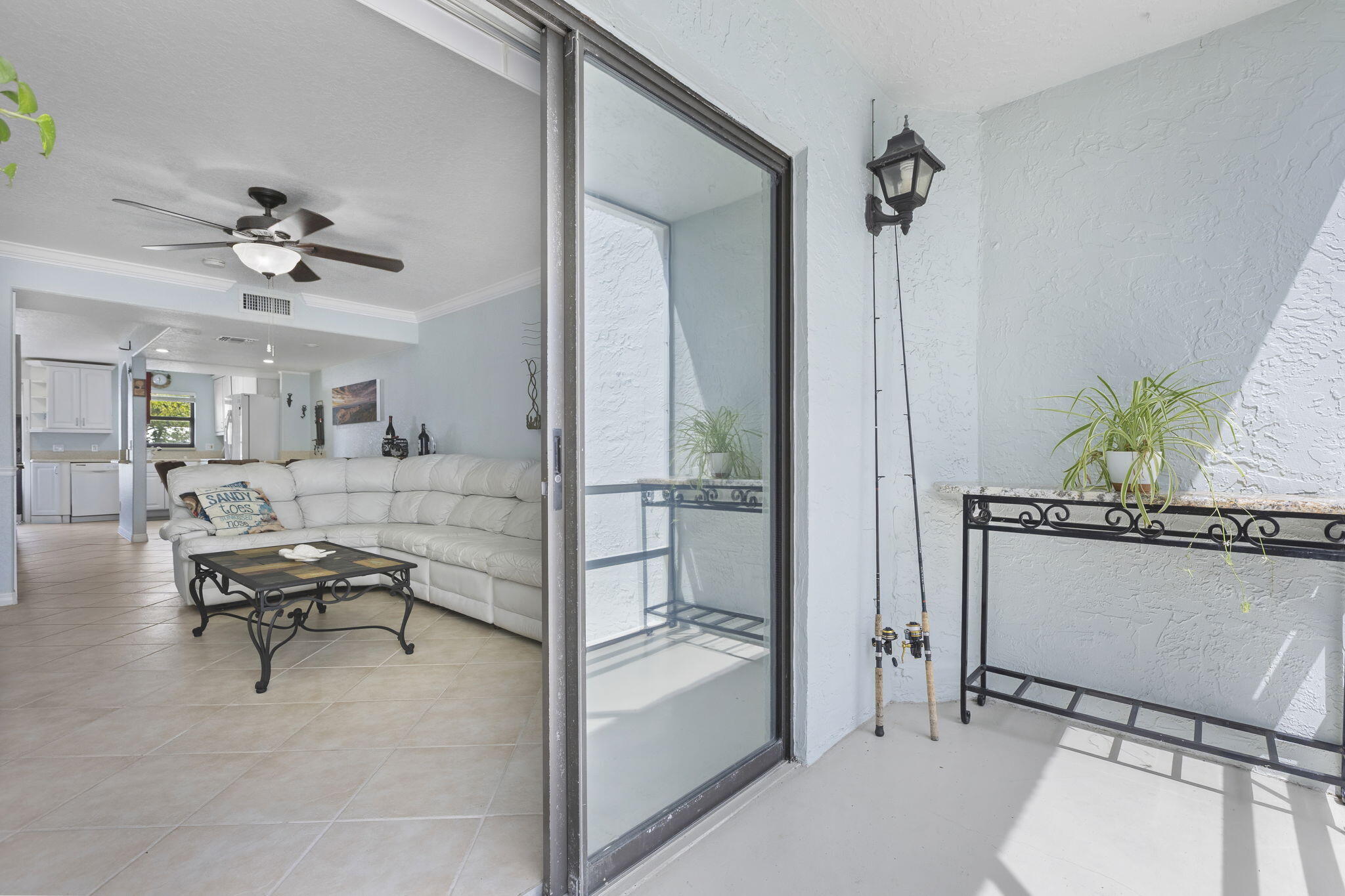 LA ENTRADA DEL MAR CONDOMINIUM - Residential