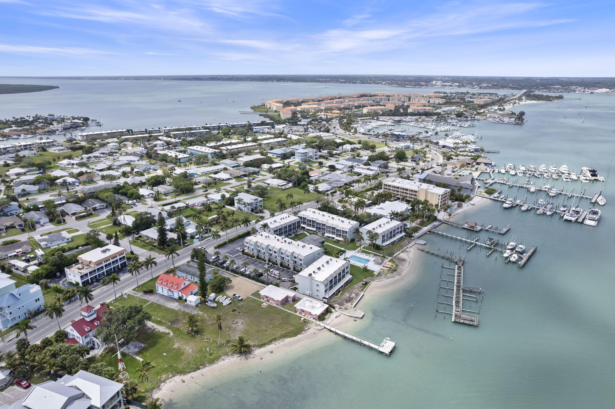 LA ENTRADA DEL MAR CONDOMINIUM - Residential