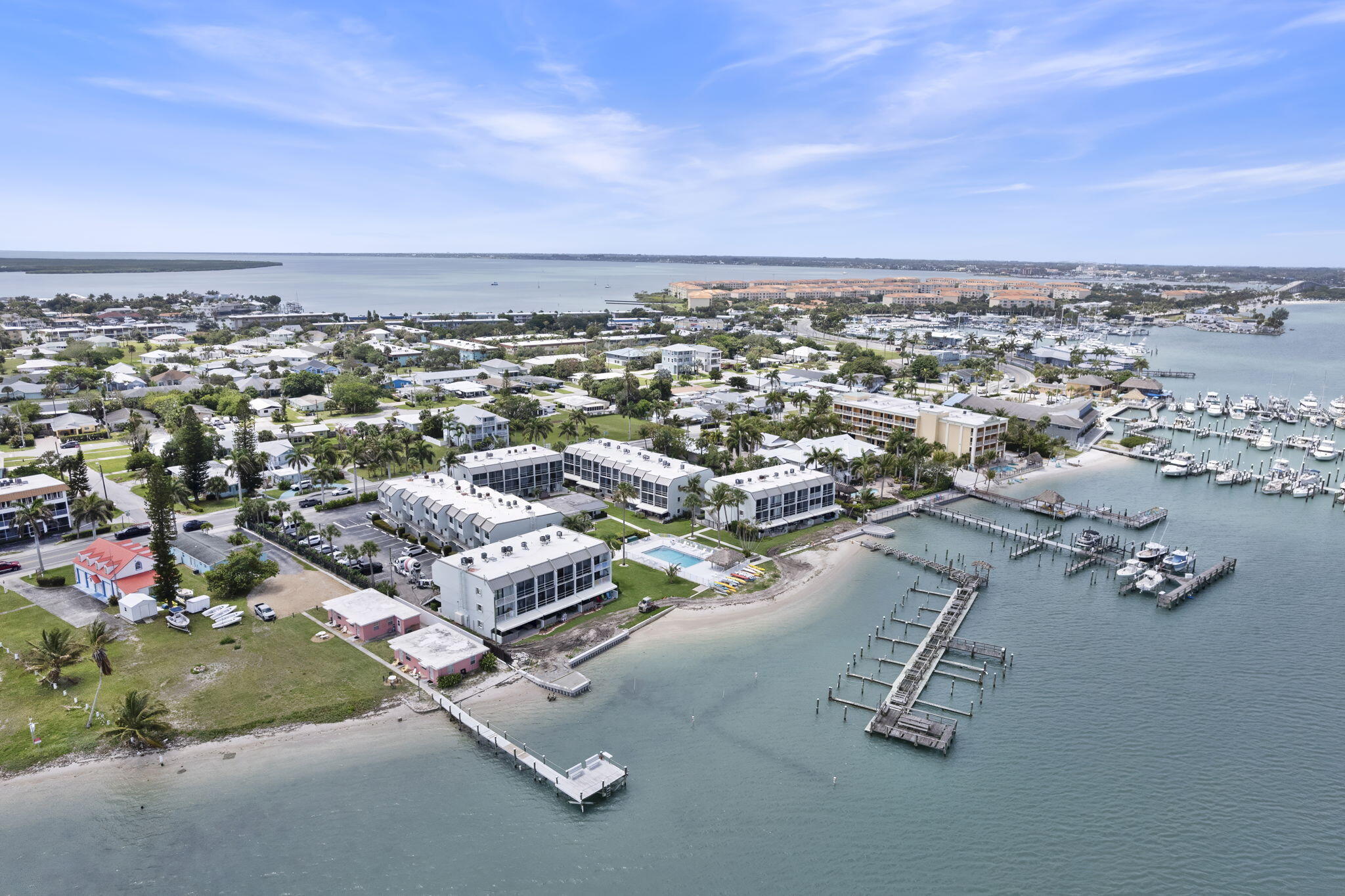 LA ENTRADA DEL MAR CONDOMINIUM - Residential