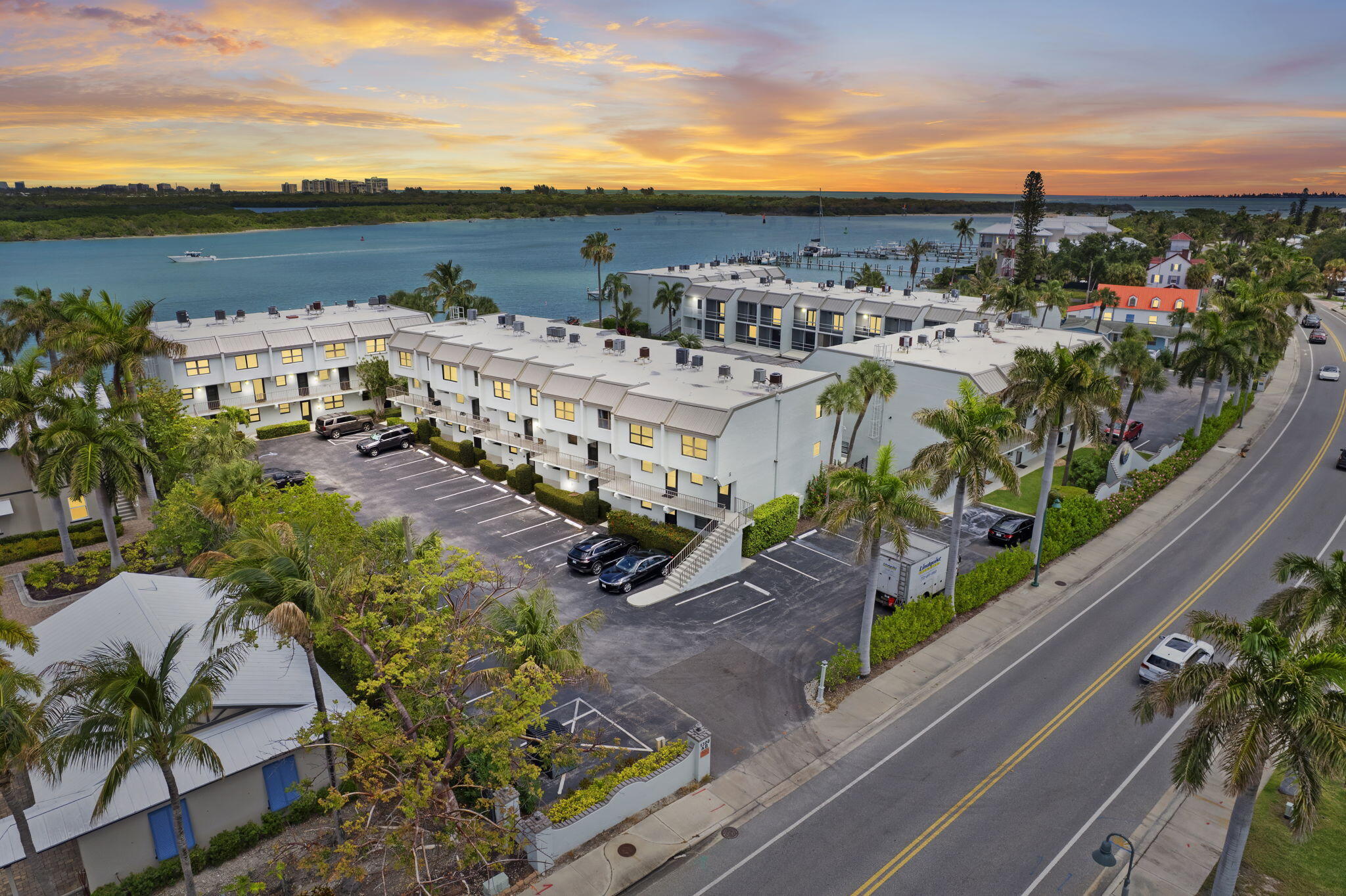 LA ENTRADA DEL MAR CONDOMINIUM - Residential