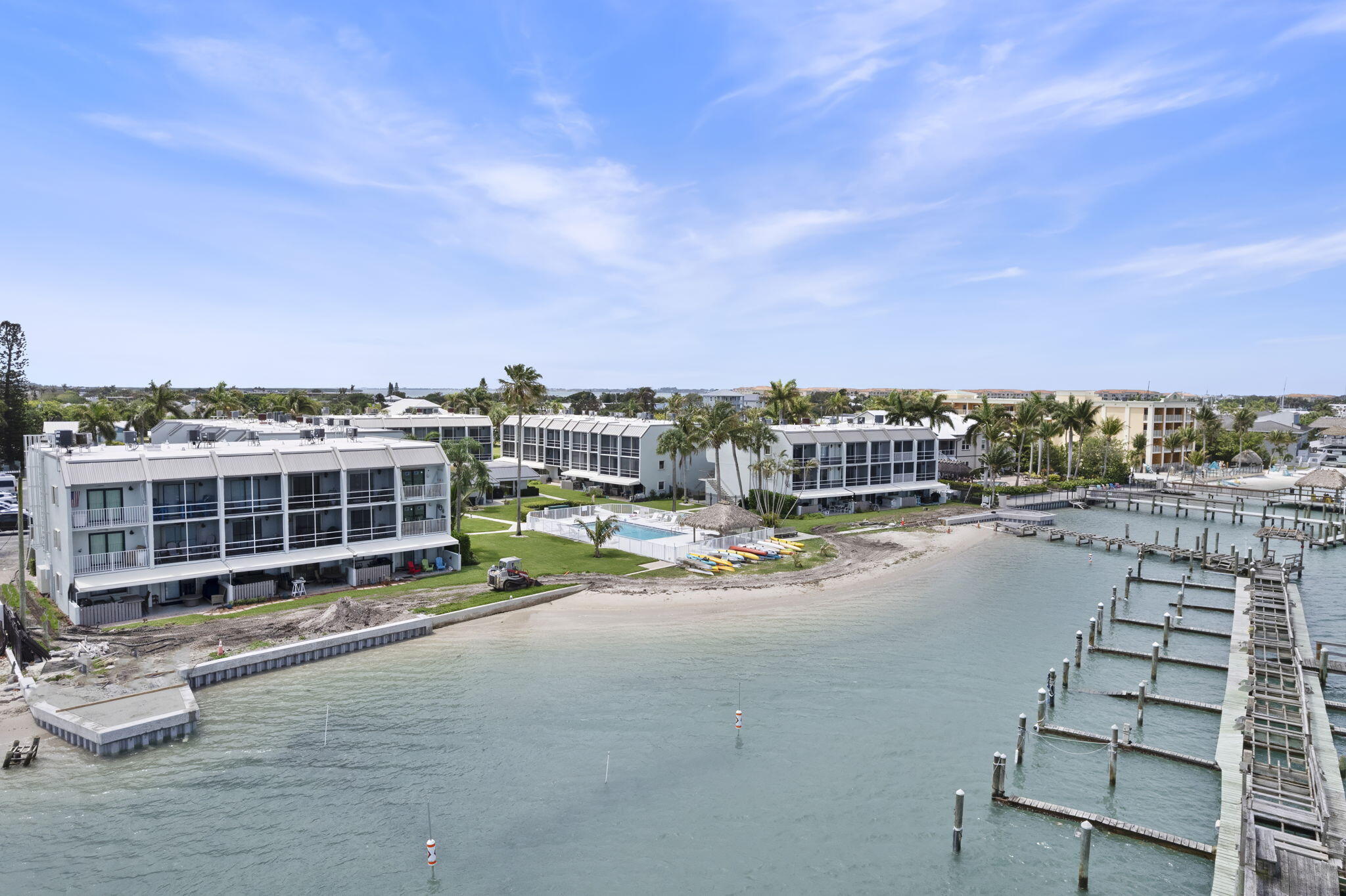 LA ENTRADA DEL MAR CONDOMINIUM - Residential