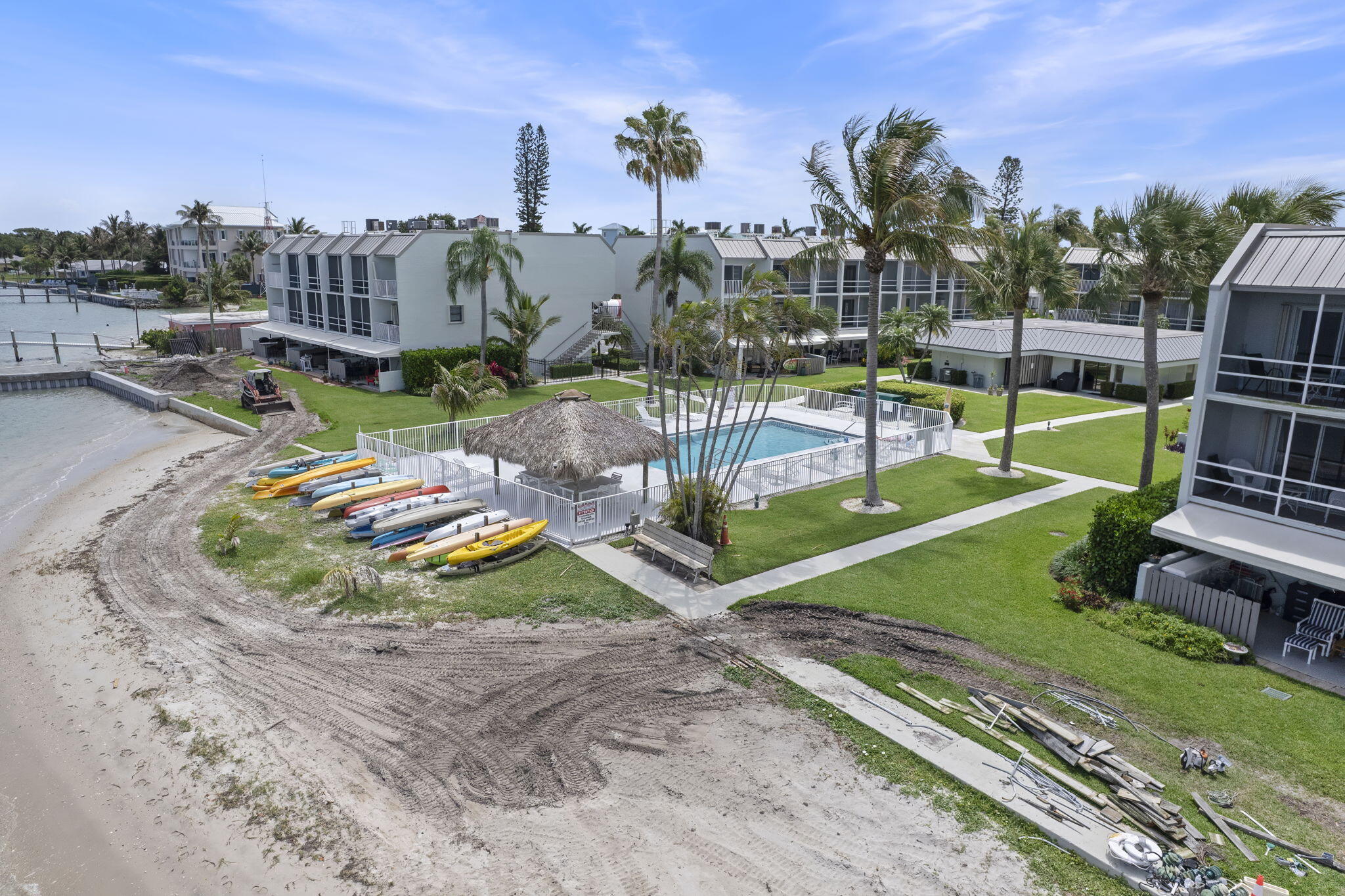 LA ENTRADA DEL MAR CONDOMINIUM - Residential