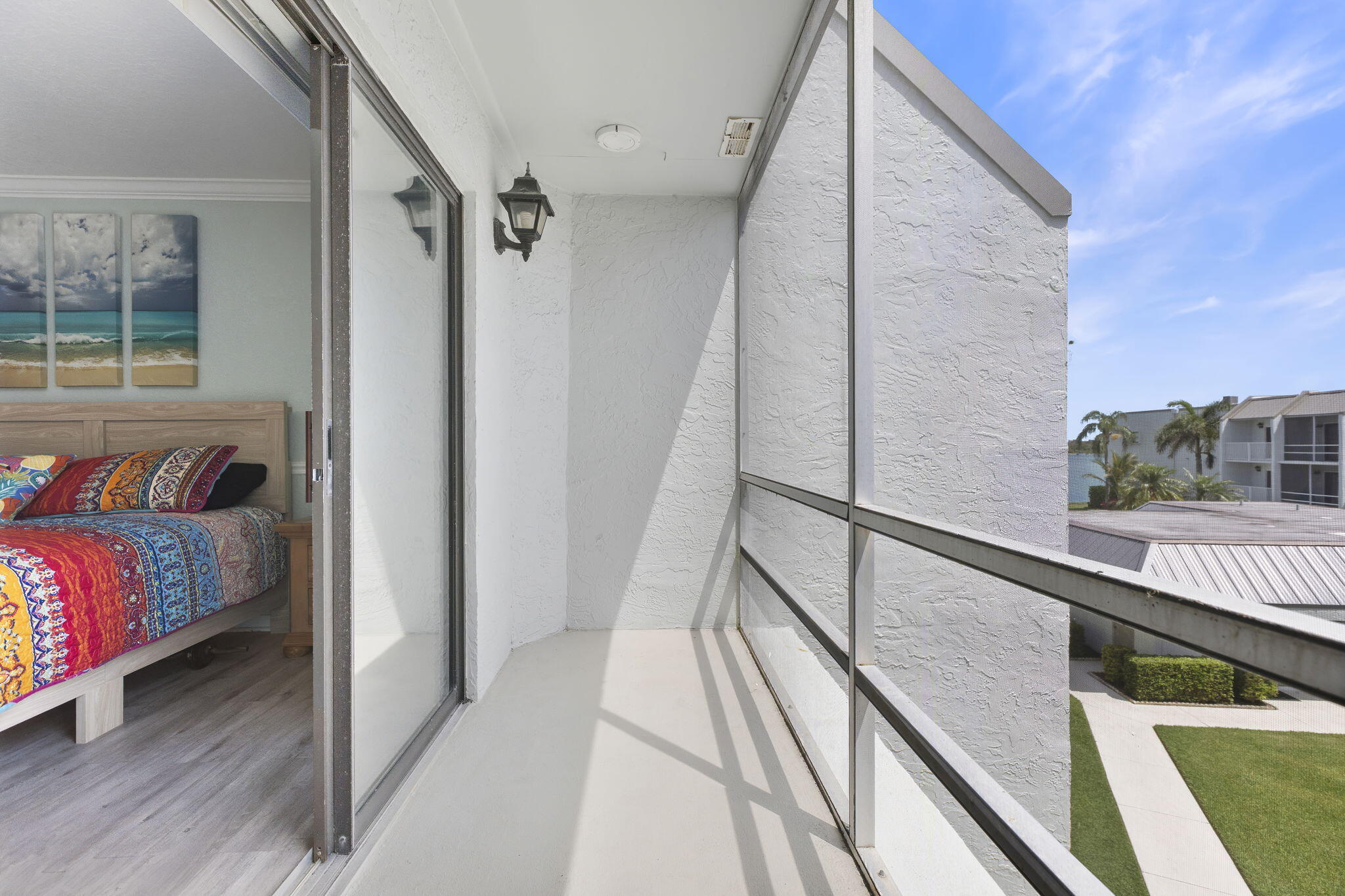 LA ENTRADA DEL MAR CONDOMINIUM - Residential