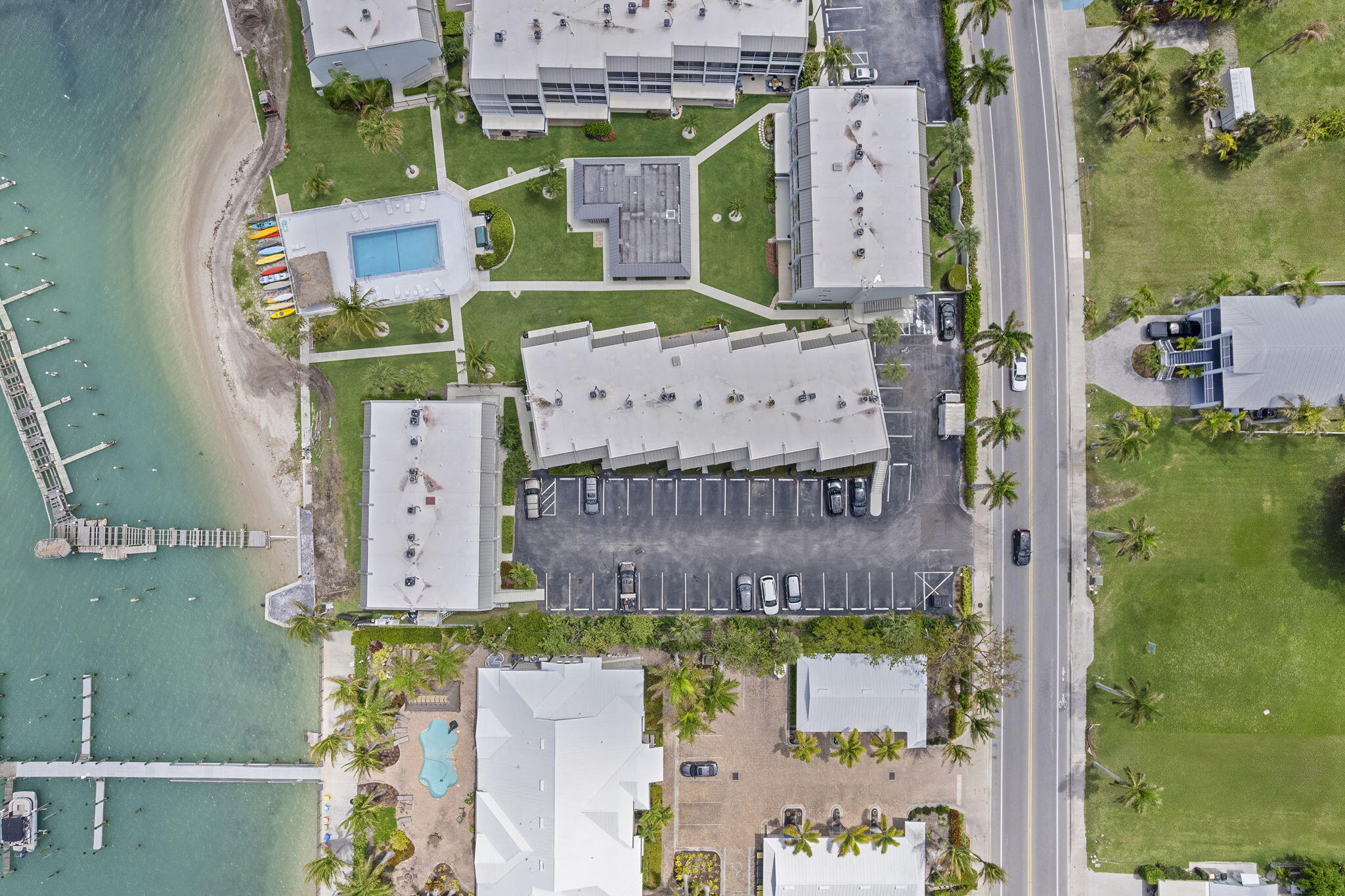 LA ENTRADA DEL MAR CONDOMINIUM - Residential