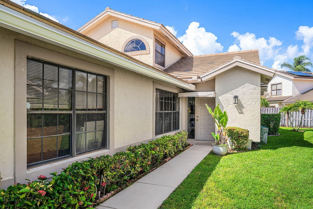 Photo of 4830 BRIGHTON LAKES Boulevard, Boynton Beach, FL 33436 (MLS # B26072111)