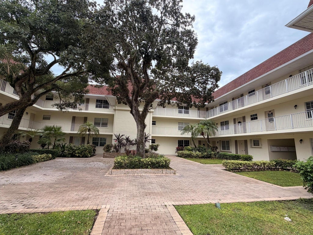 Photo of 5510 TAMBERLANE Circle #147, Palm Beach Gardens, FL 33418 (MLS # B26083002)