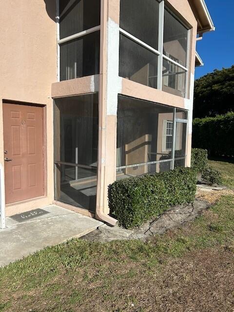 Nicely remodeled 1 BR/1BA first floor level unit with screened patio in great Palm Beach Gardens location. Water included in rent. Easy access to 95 & Florida's Turnpike. Close to Gardens Mall, Downtown at the Gardens & PGA Blvd.