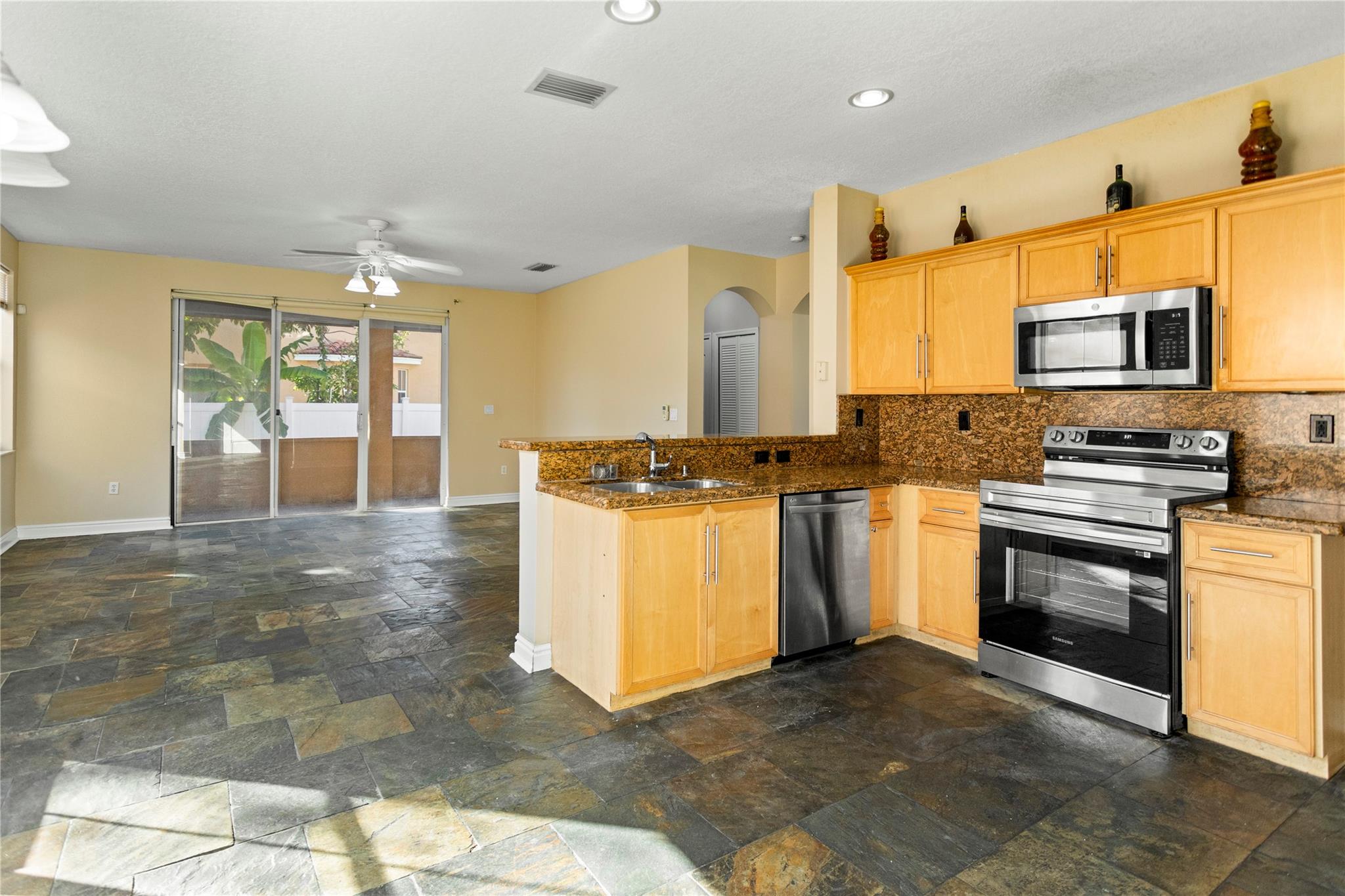 Pod 6 At Monarch Lakes 16 - Residential