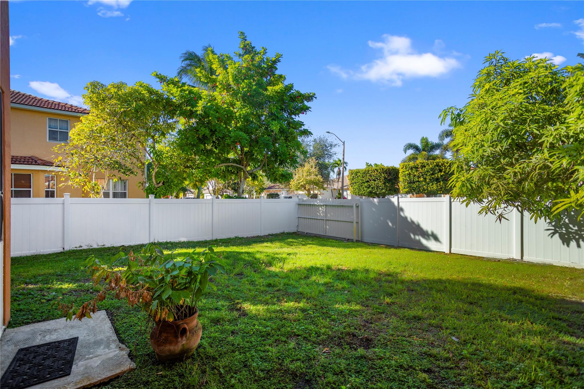 Pod 6 At Monarch Lakes 16 - Residential