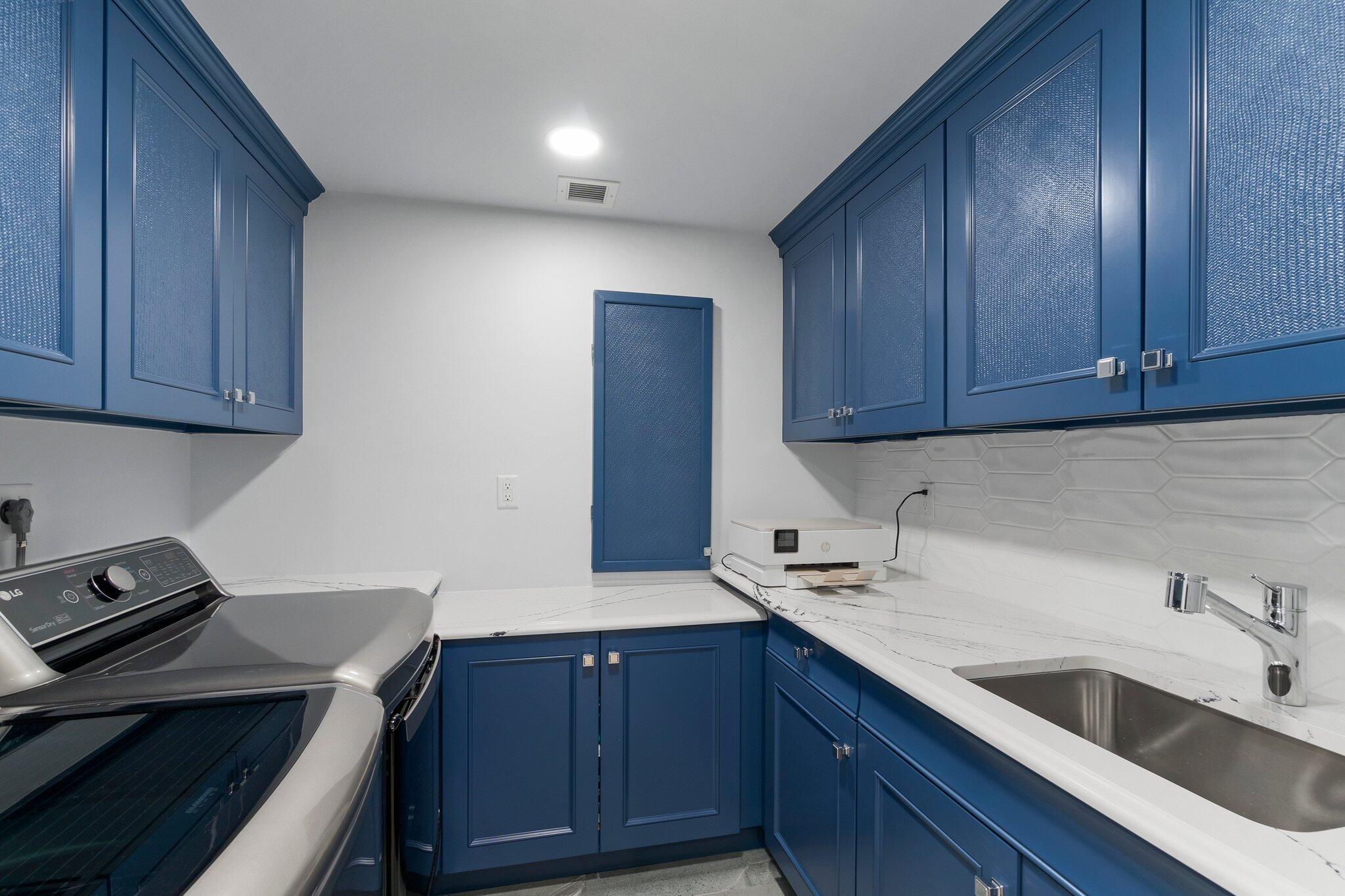 SAILFISH POINT - Residential