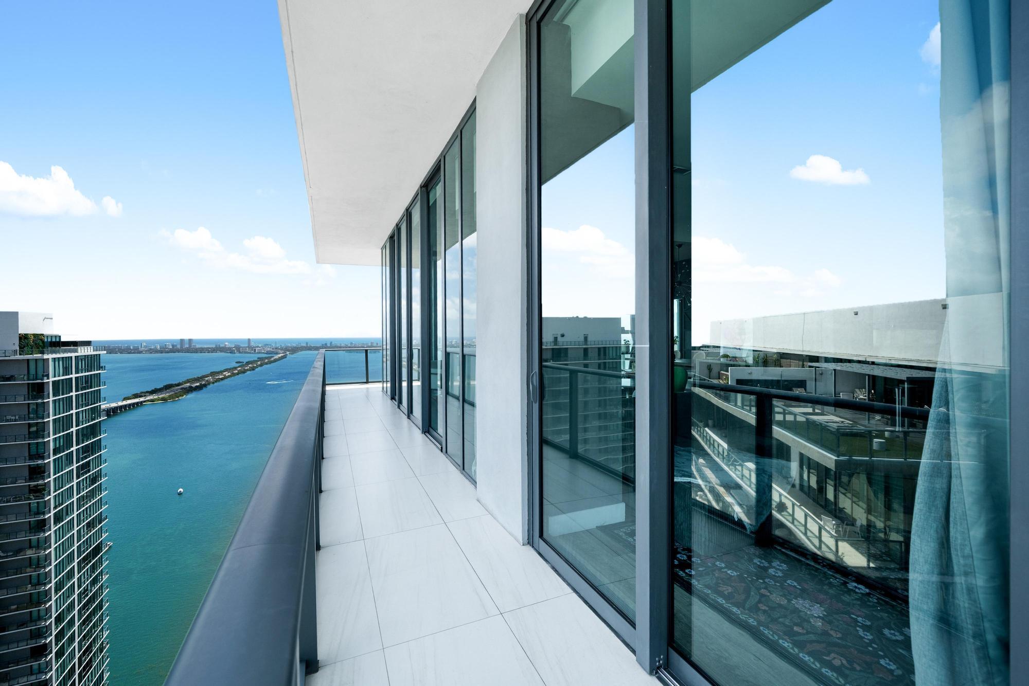 GRAN PARAISO CONDO - Residential