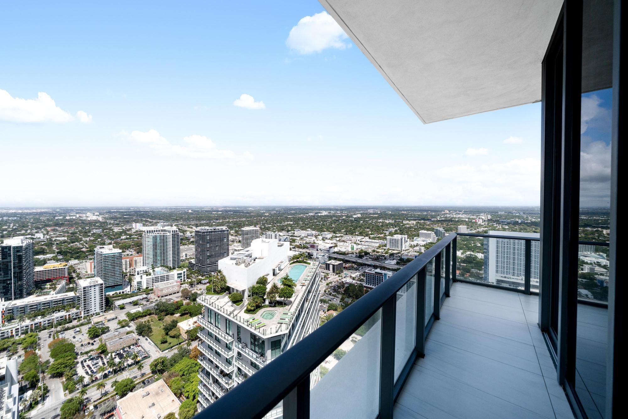 GRAN PARAISO CONDO - Residential