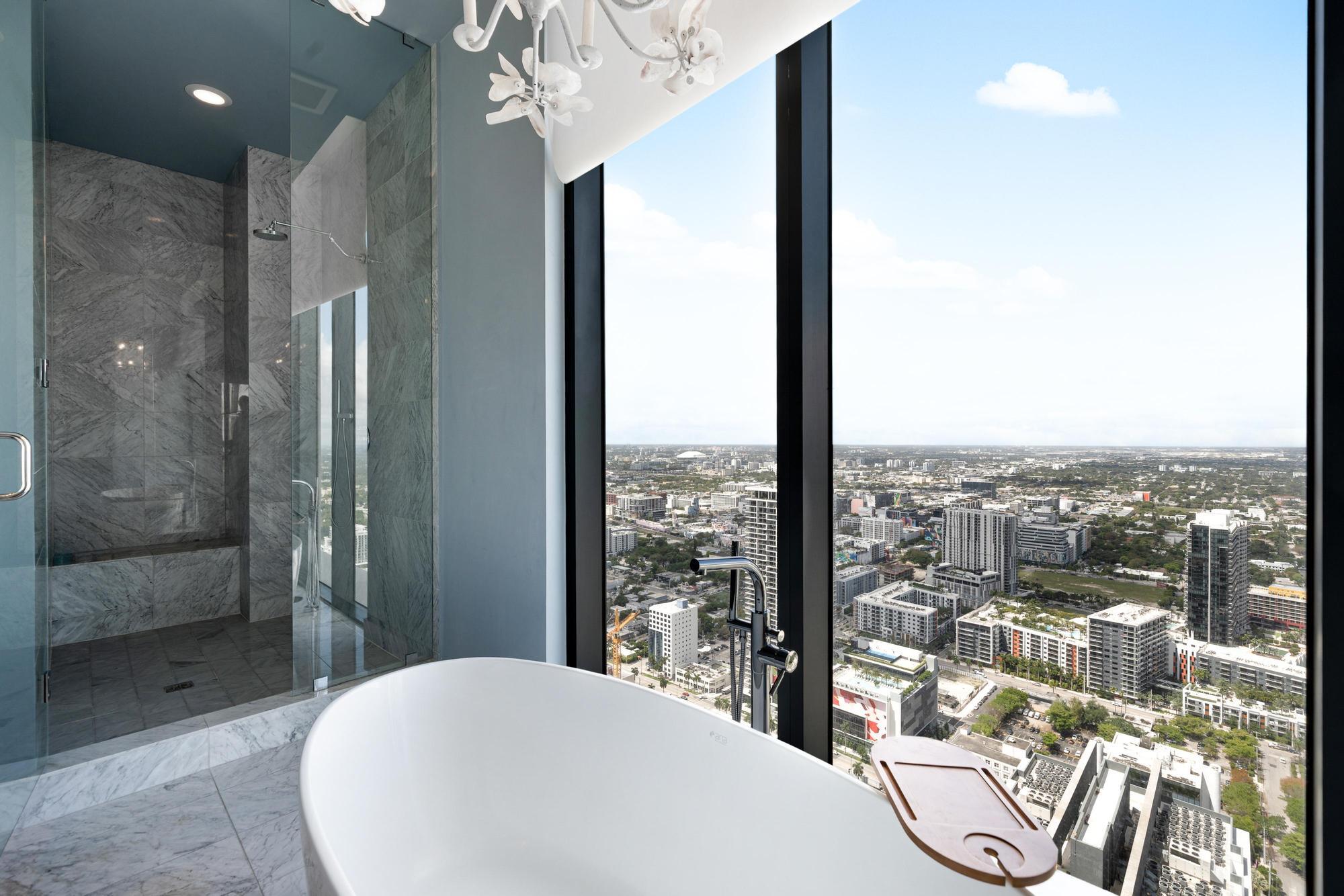 GRAN PARAISO CONDO - Residential