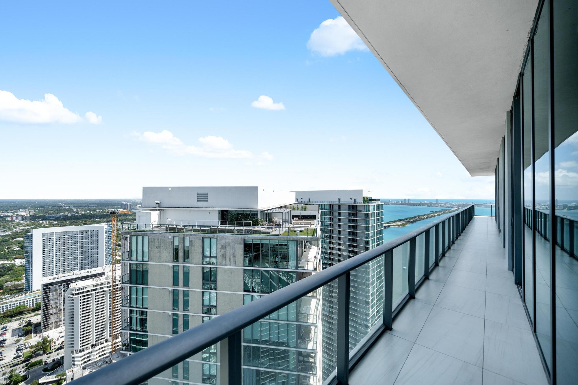 GRAN PARAISO CONDO - Residential