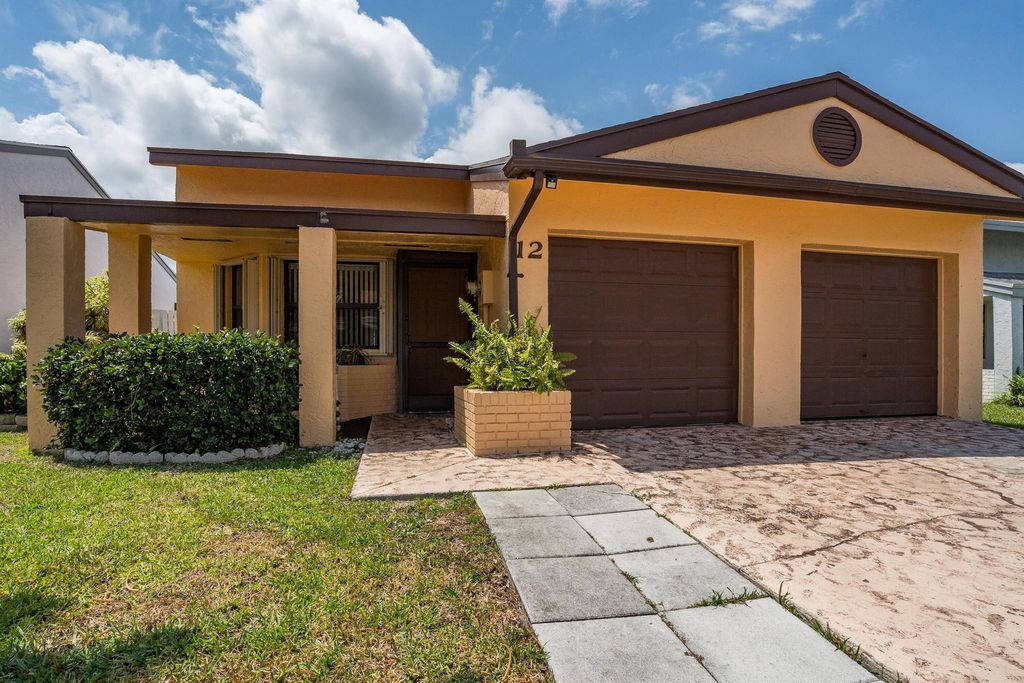 Photo of 12 Thurlow Drive, Boynton Beach, FL 33426 (MLS # R10982053)