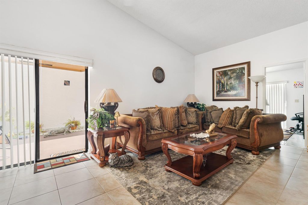 Photo of 12 Thurlow Drive, Boynton Beach, FL 33426 (MLS # R10982053)