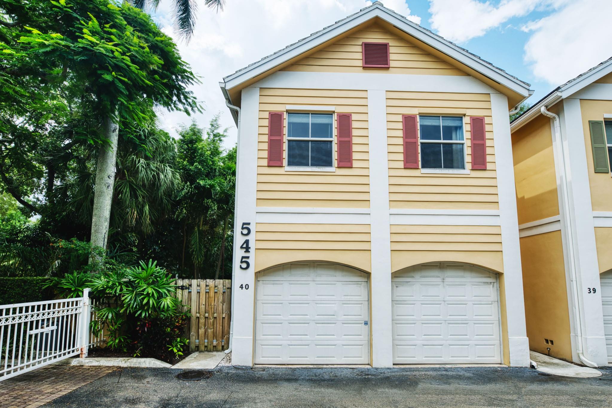 Rarely available corner unit in the gated Oak Hammock community! The unit offers privacy and convenience with 3 bedrooms, 2.5 bathrooms and a 2-car garage plus a fenced back yard perfect for sitting back and relaxing or hosting friends. The spacious kitchen features wooden cabinetry and stainless steel appliances. All bedrooms are upstairs, while the living area boasts volume ceilings, tile floors, and tons of natural ight. Up to 2 pets welcome! EXCELLENT LOCATION! Minutes from downtown Las Olas where you will find shopping, world-class dining, entertainment, nightlife and more. A short drive to beachand the airport. This hidden gem will not last!!