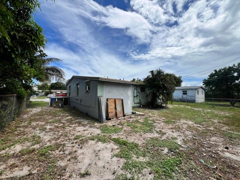 Tiny photo for 5671 NE 8TH Avenue, Oakland Park, FL 33334 (MLS # B26076149)