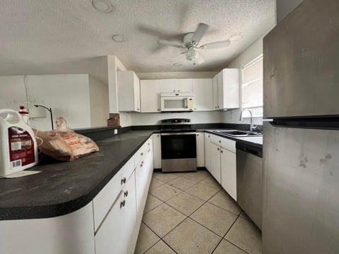 Tiny photo for 5671 NE 8TH Avenue, Oakland Park, FL 33334 (MLS # B26076149)
