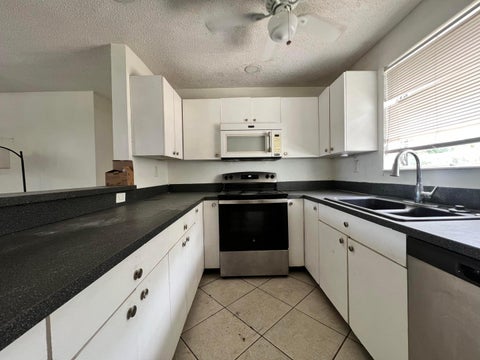 Tiny photo for 5671 NE 8TH Avenue, Oakland Park, FL 33334 (MLS # B26076149)