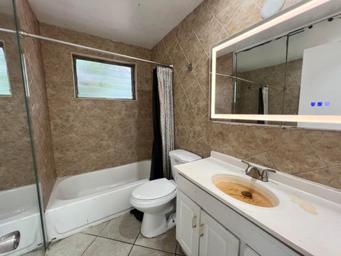 Tiny photo for 5671 NE 8TH Avenue, Oakland Park, FL 33334 (MLS # B26076149)