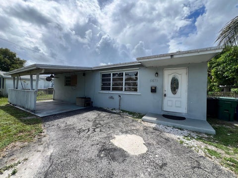 Tiny photo for 5671 NE 8TH Avenue, Oakland Park, FL 33334 (MLS # B26076149)