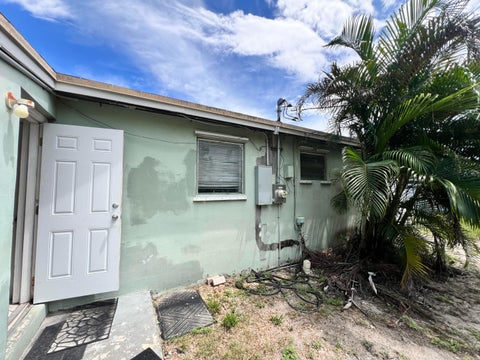 Tiny photo for 5671 NE 8TH Avenue, Oakland Park, FL 33334 (MLS # B26076149)