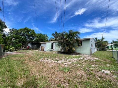 Tiny photo for 5671 NE 8TH Avenue, Oakland Park, FL 33334 (MLS # B26076149)