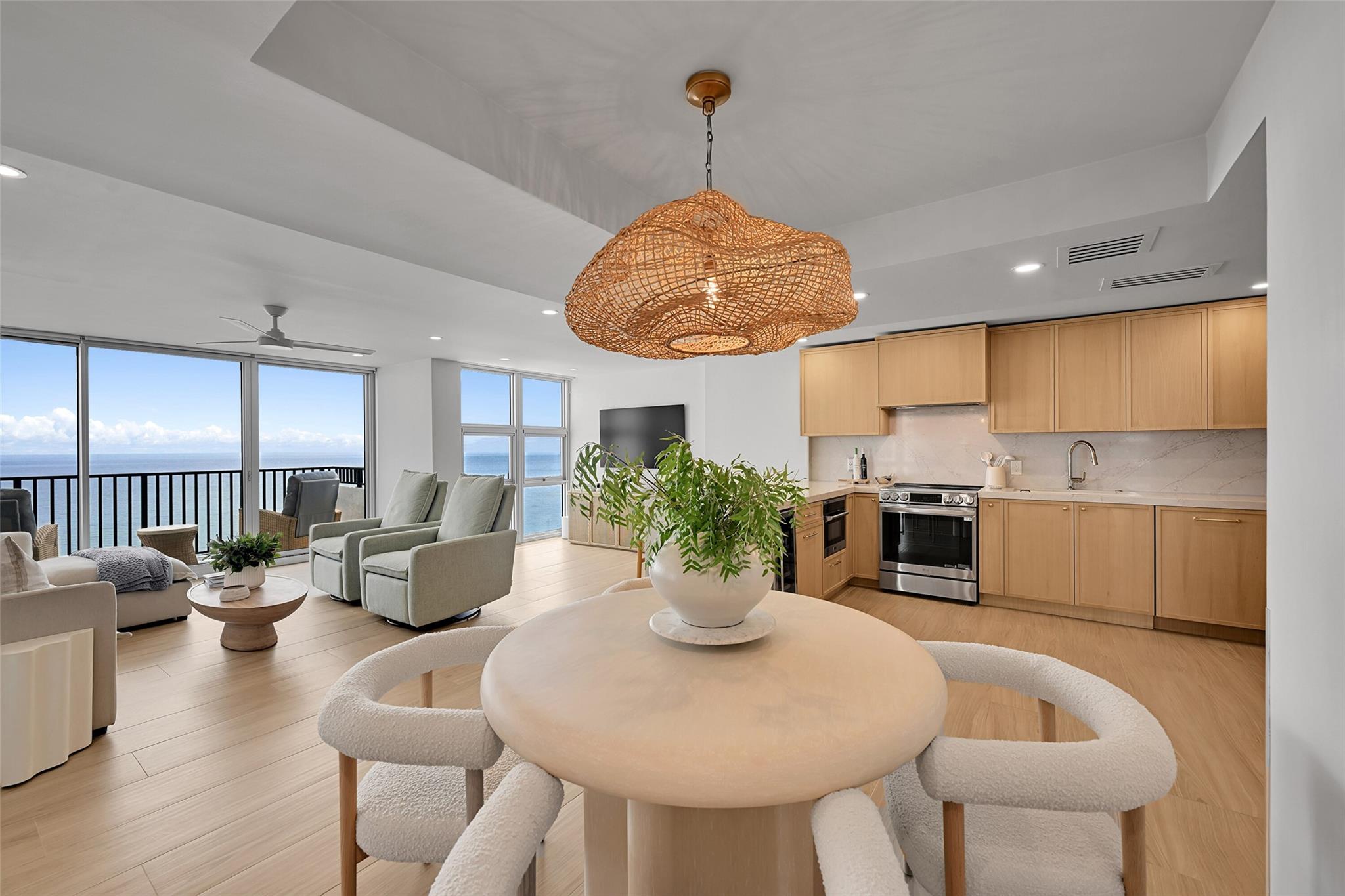 525 N Ocean Blvd 1724