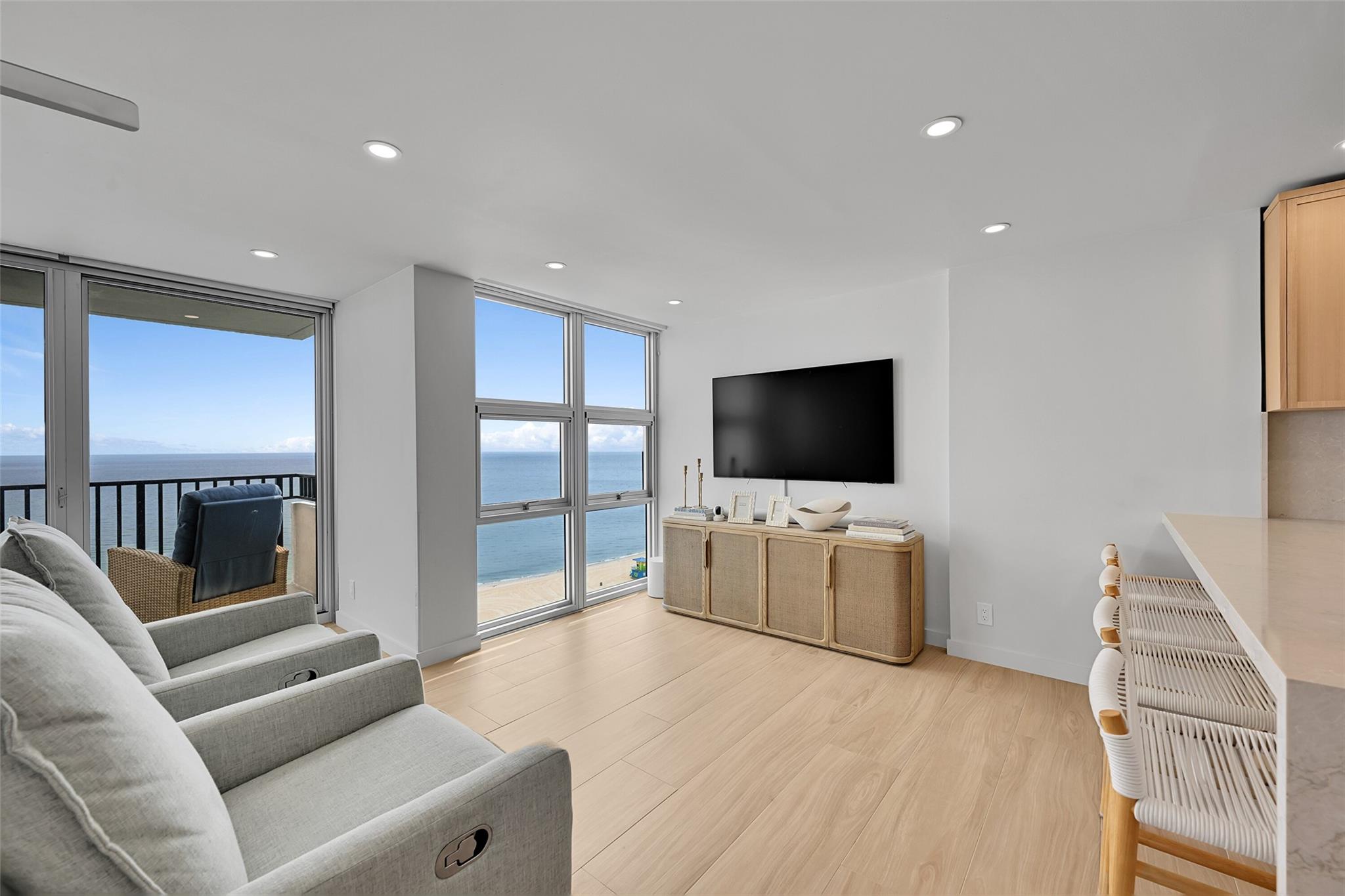 525 N Ocean Blvd 1724