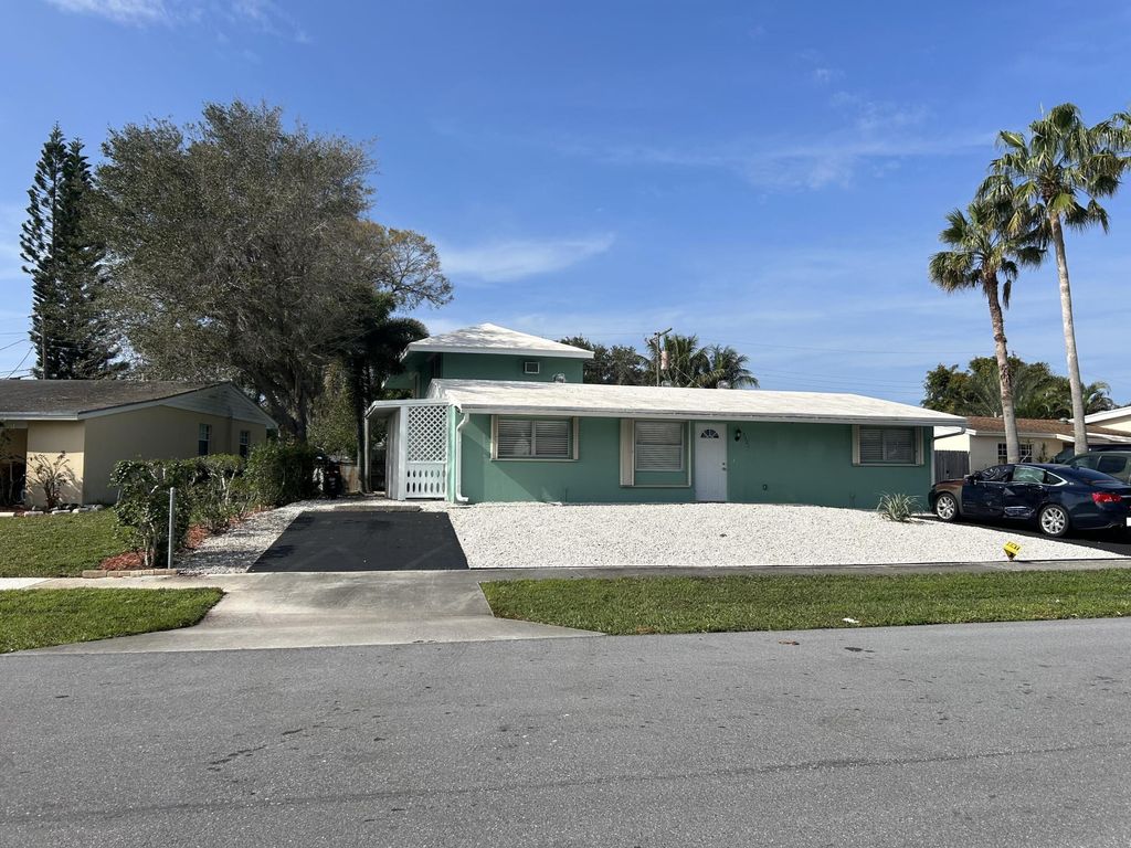 Photo of 9321 Bellewood Street, Palm Beach Gardens, FL 33410 (MLS # R10949017)