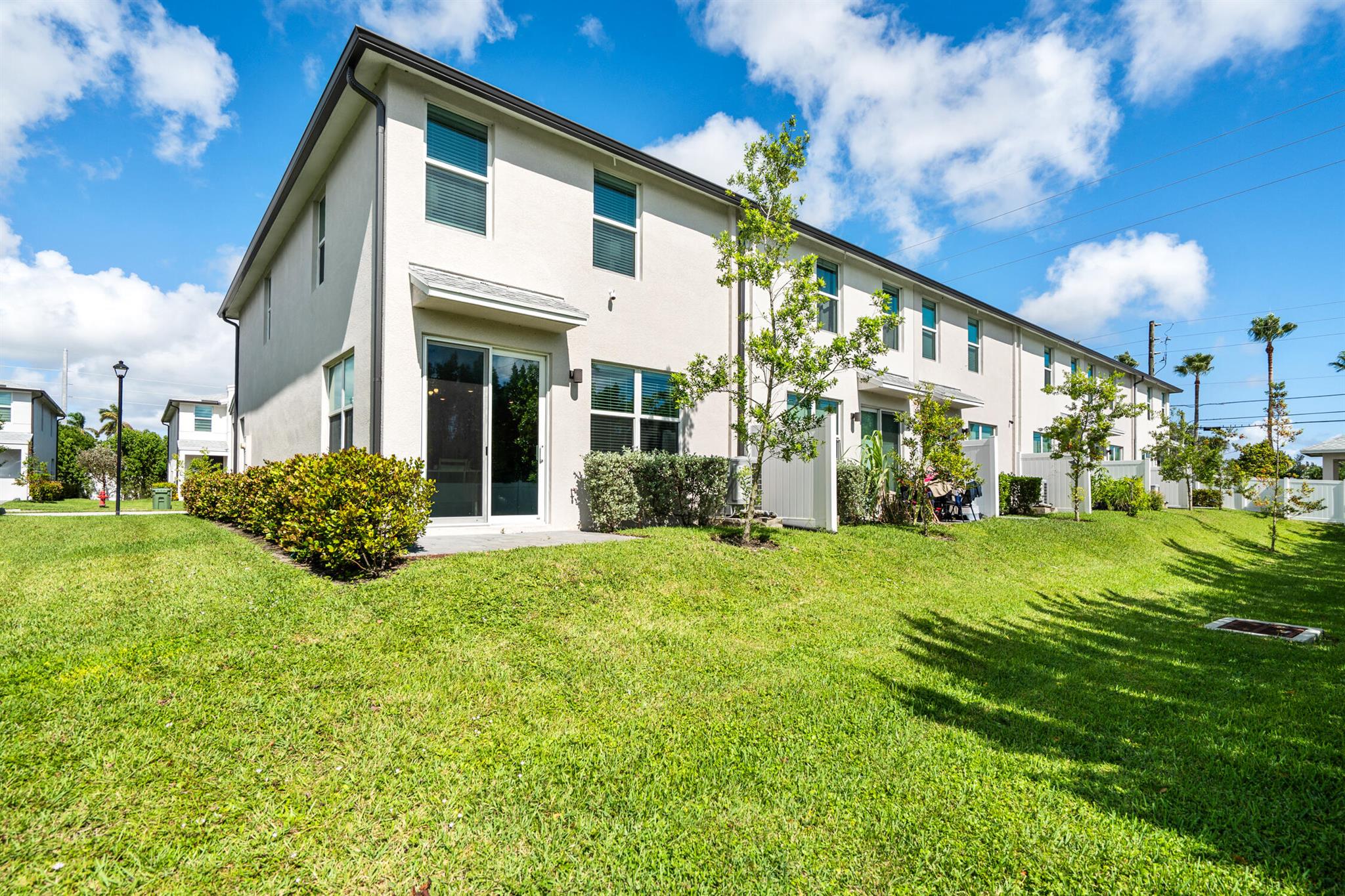 FONTANA TOWNHOMES - Residential