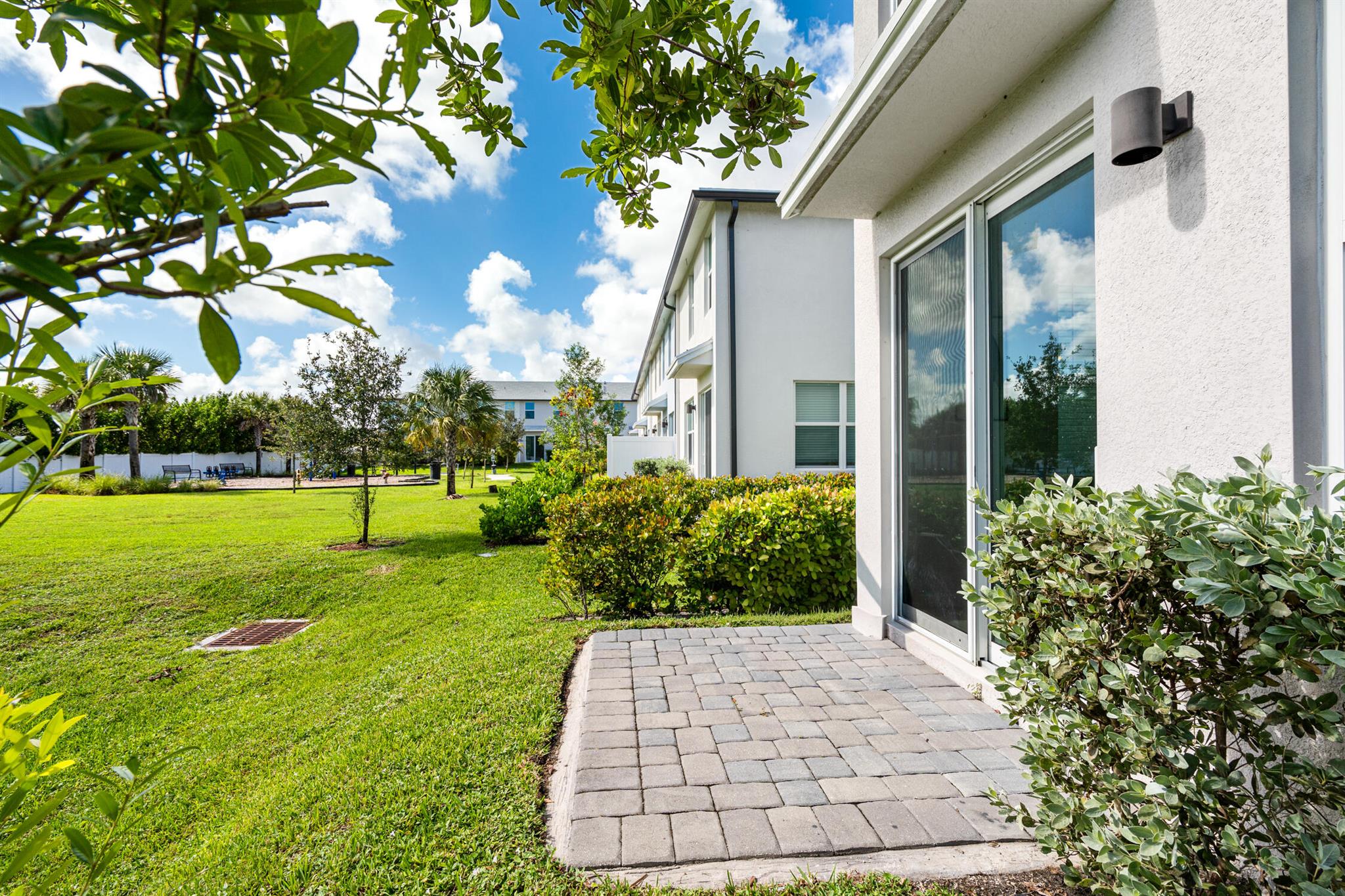 FONTANA TOWNHOMES - Residential