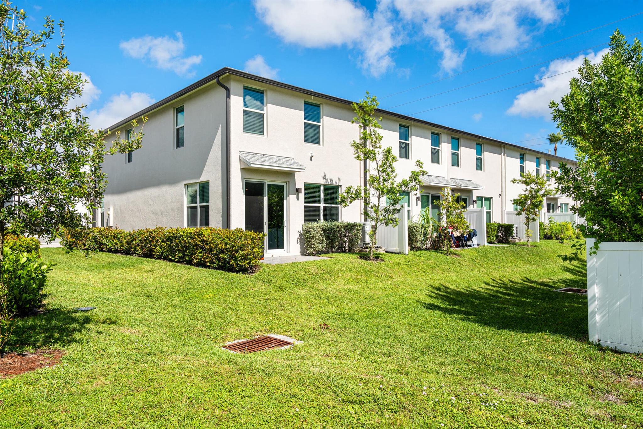 FONTANA TOWNHOMES - Residential