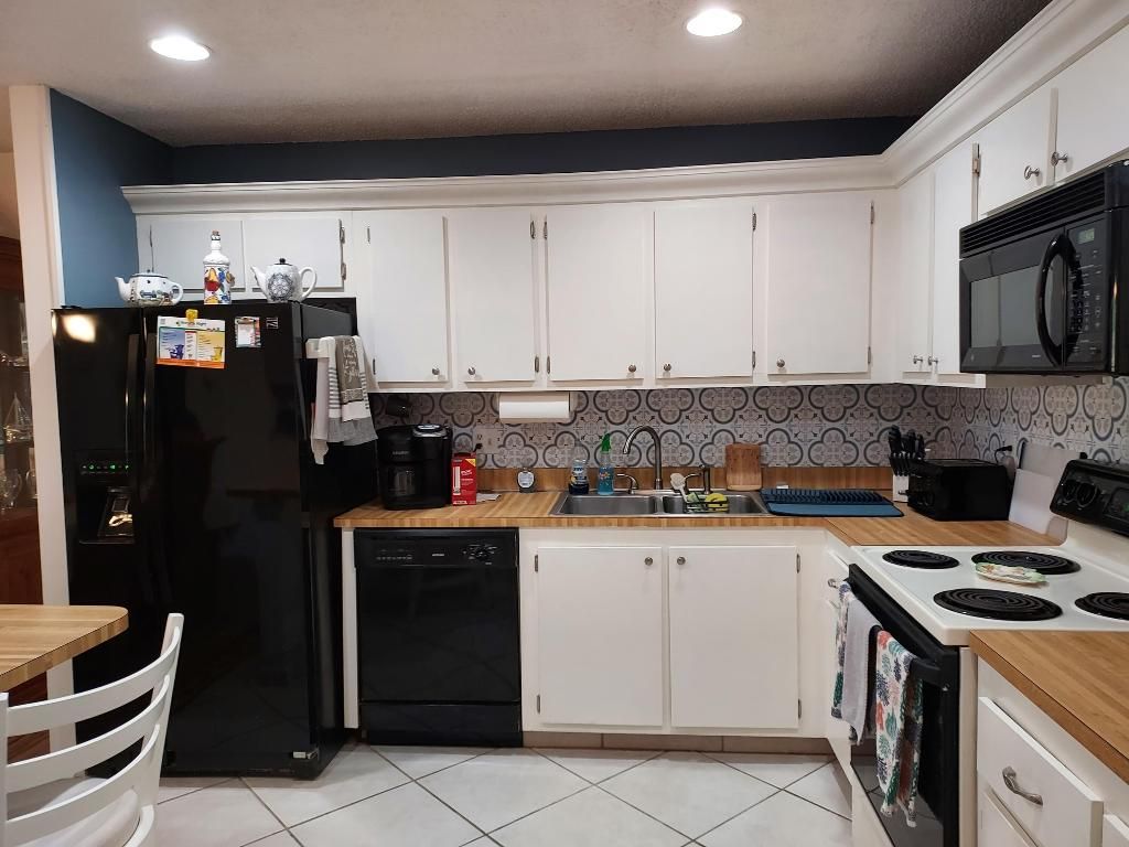 Photo of 717 S Us Highway 1 #702, Jupiter, FL 33477 (MLS # R10985225)