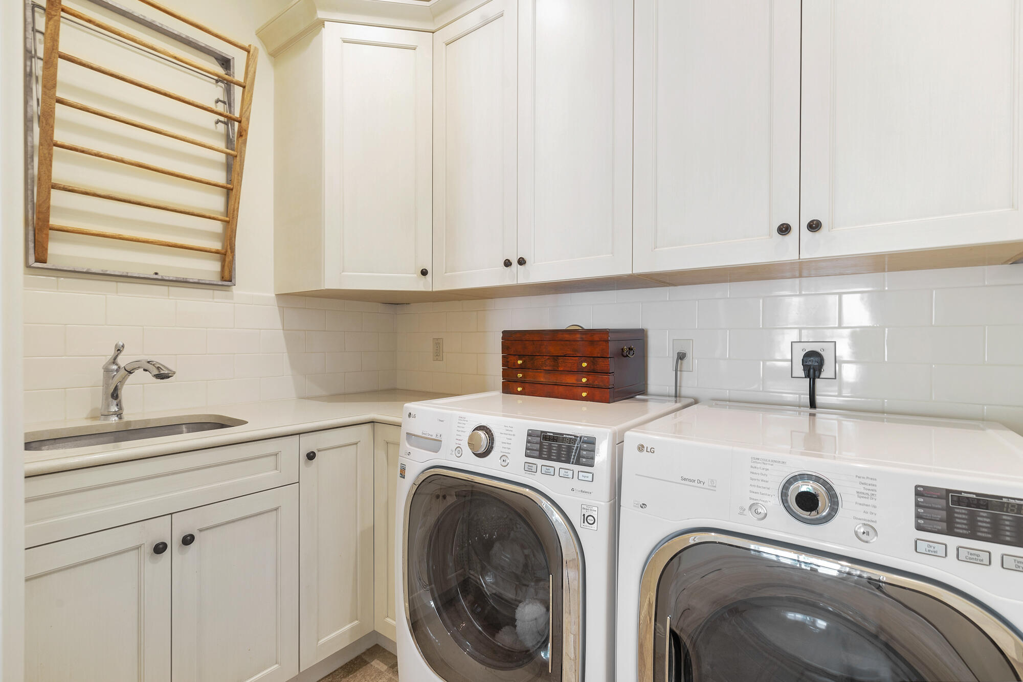 OCEAN PARK H W ROBBINS - Residential