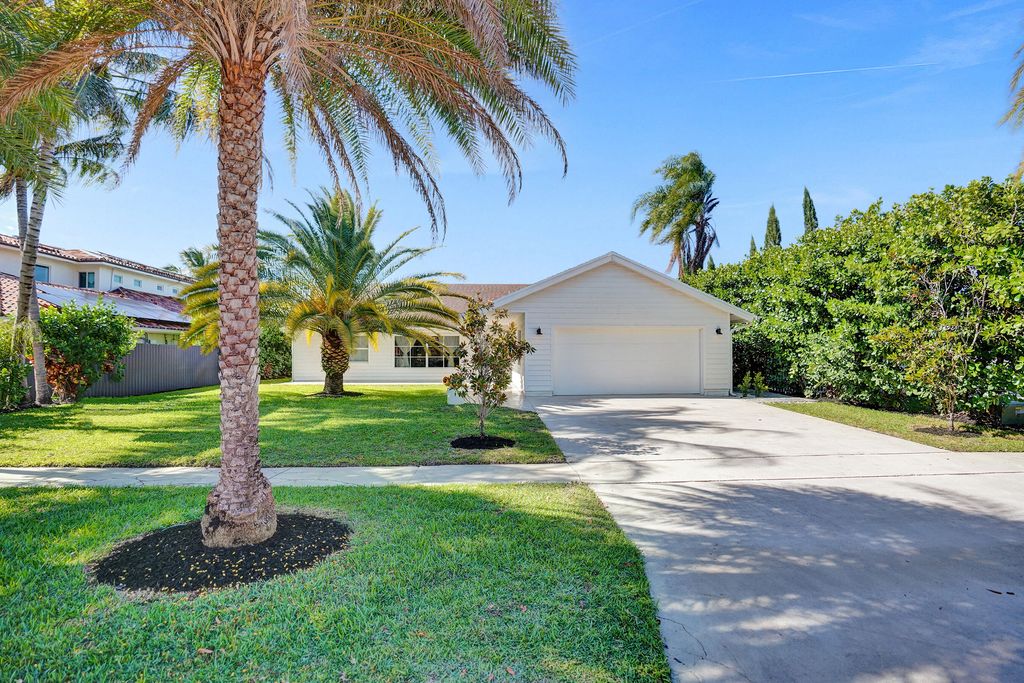 Photo of 271 Oregon Lane, Boca Raton, FL 33487 (MLS # B26032254)