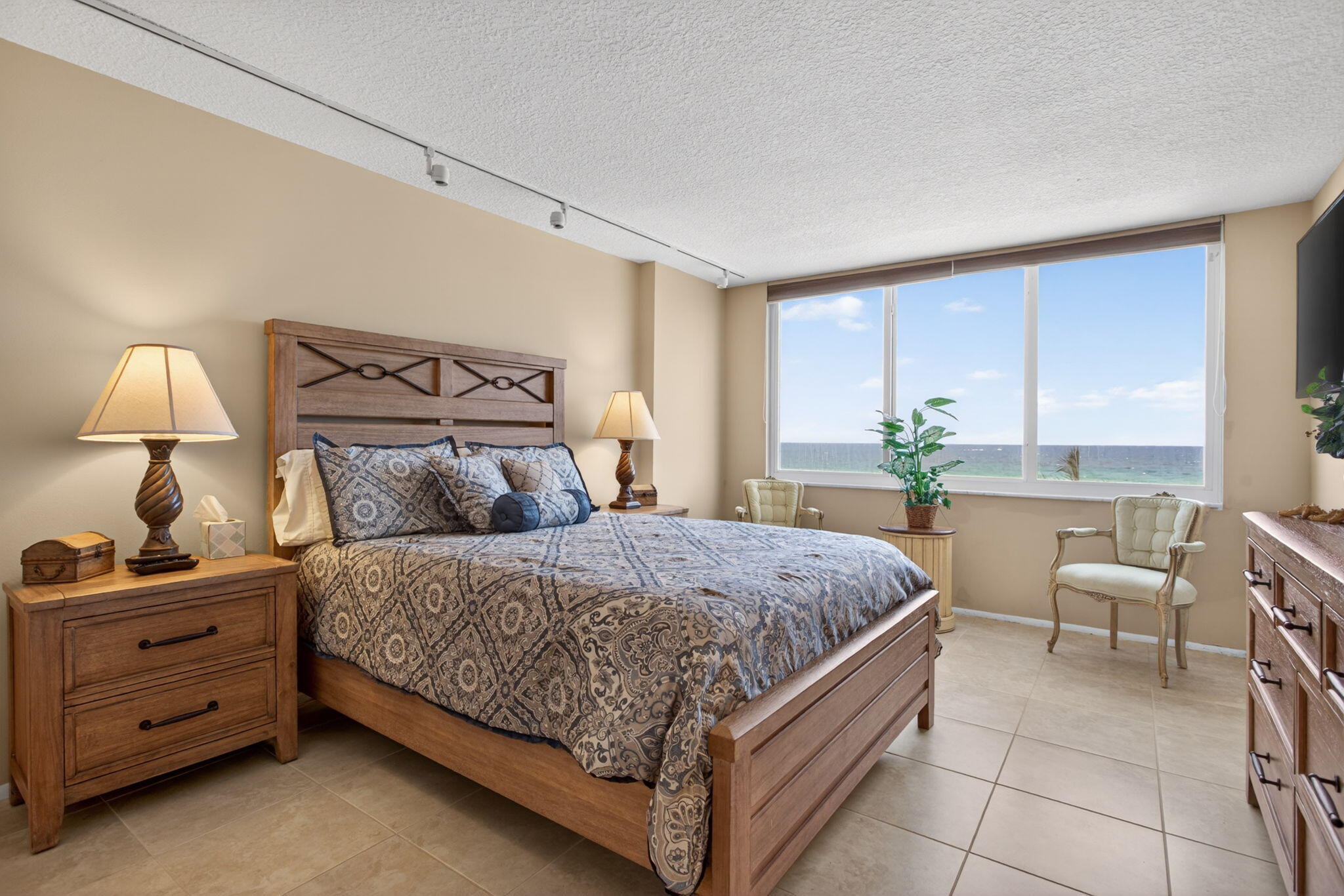 CENTURY PLAZA CONDO - Residential