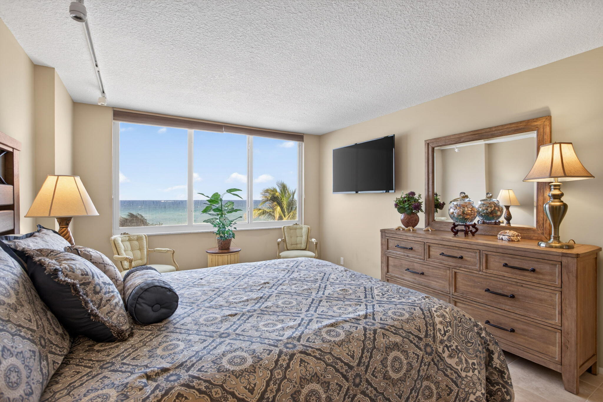CENTURY PLAZA CONDO - Residential