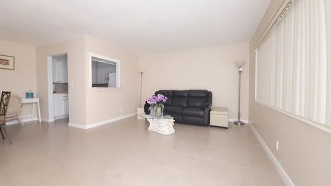 201 Coventry I West Palm Beach FL 33417