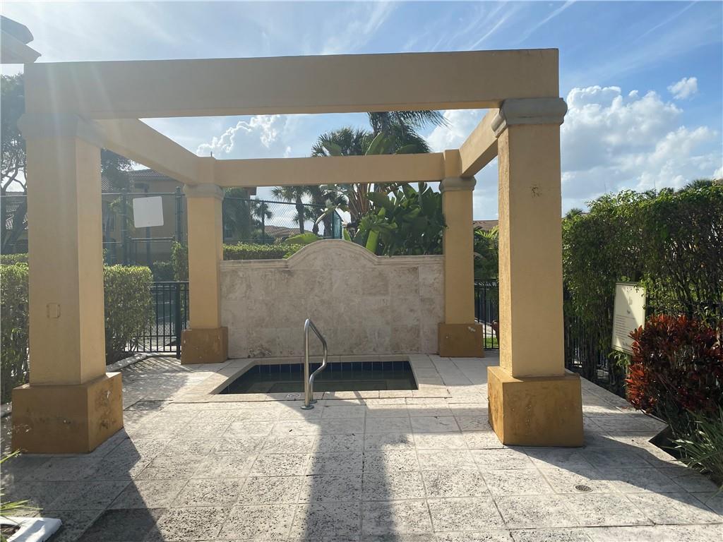 LA VIA CONDO - Residential Lease