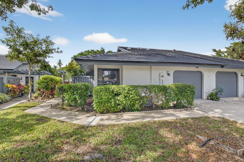 Photo of 5082 Pine Drive, Boynton Beach, FL 33437 (MLS # R11137902)