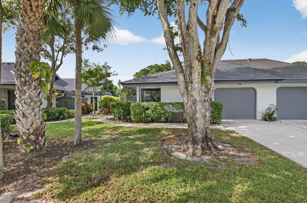 Photo of 5082 Pine Drive, Boynton Beach, FL 33437 (MLS # R11137902)
