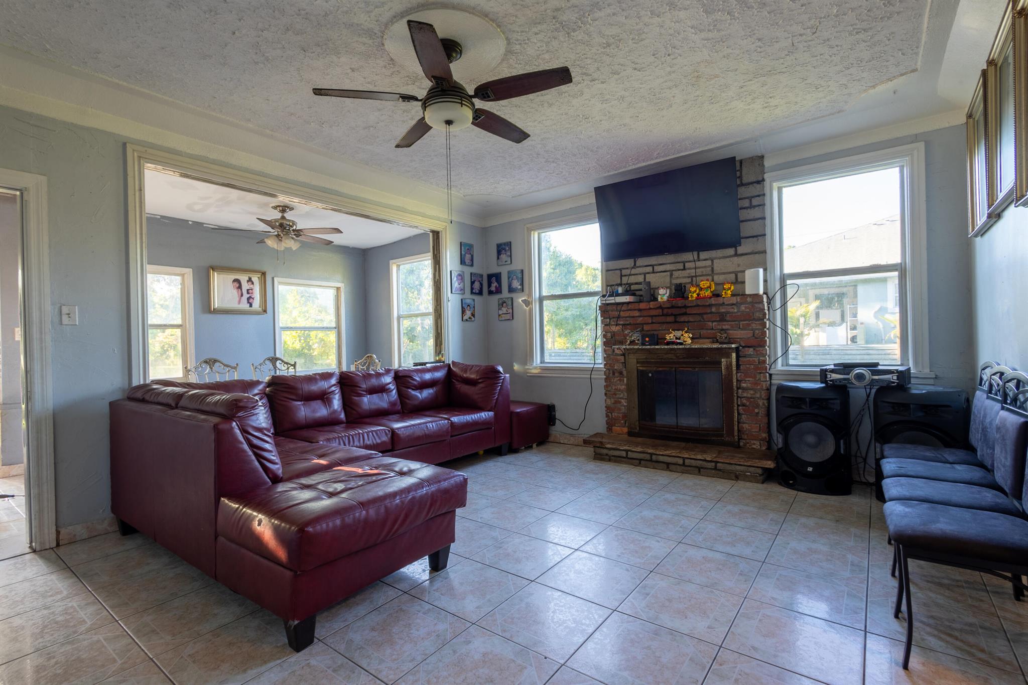 2404 S 38th Street W