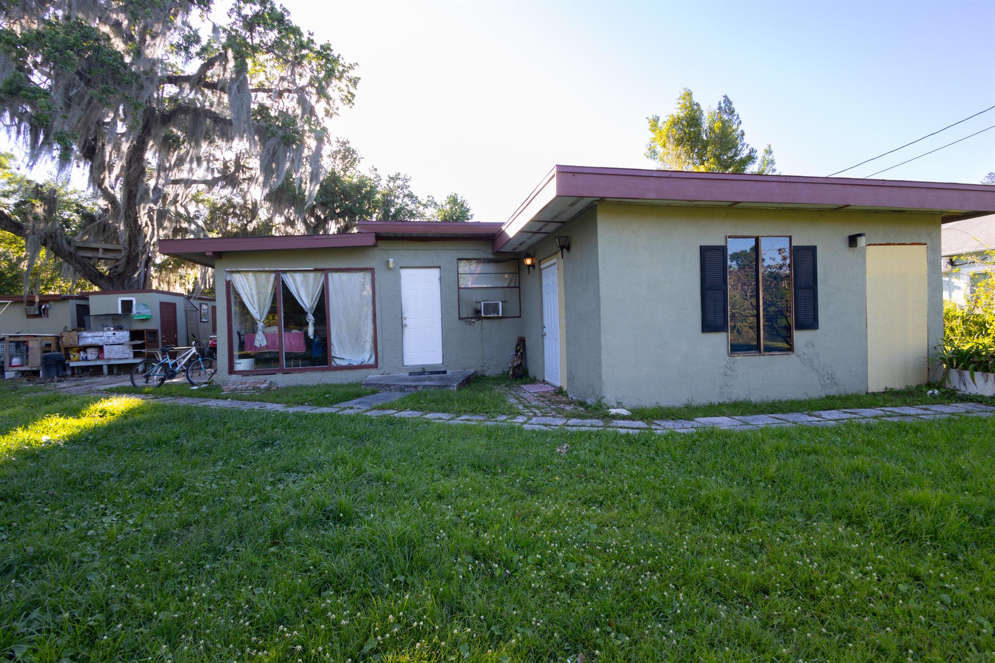 2404 S 38th Street W